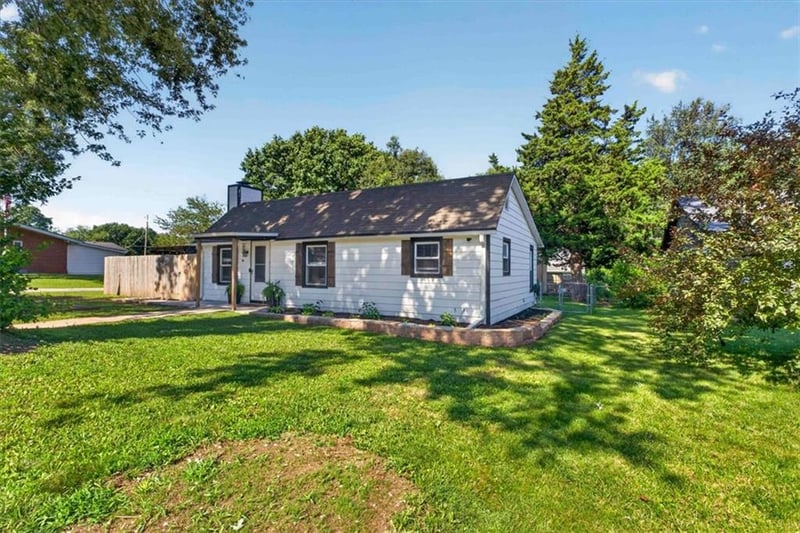 508 S Elm St, Louisburg, KS 66053