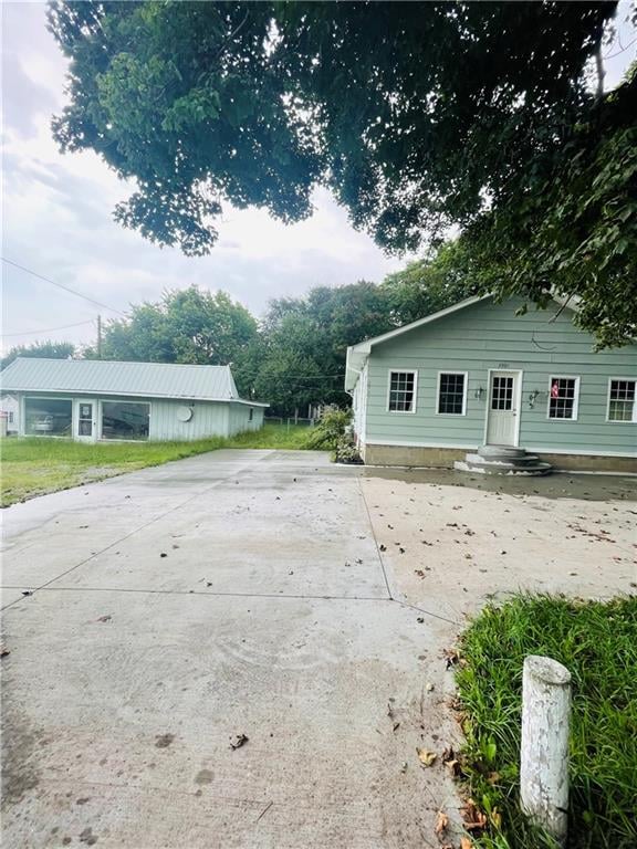 3901 S 22nd St, St Joseph, MO 64503