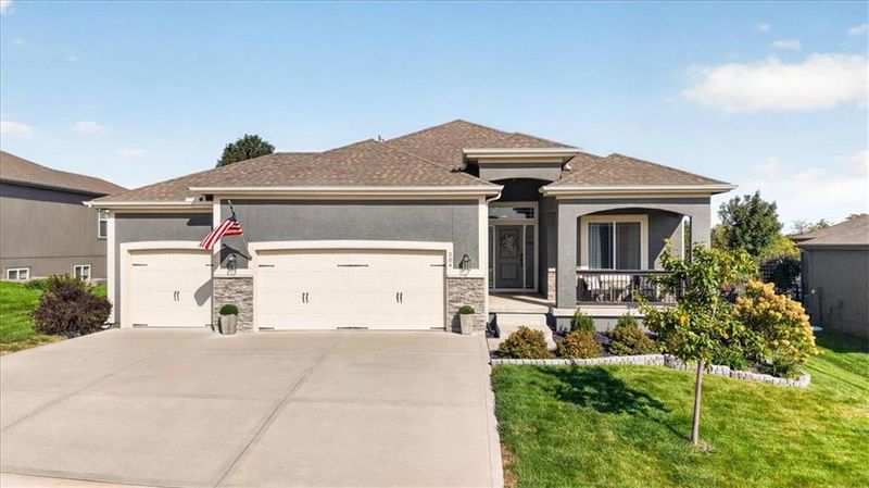 504 Bentwater Dr, Raymore, MO 64083