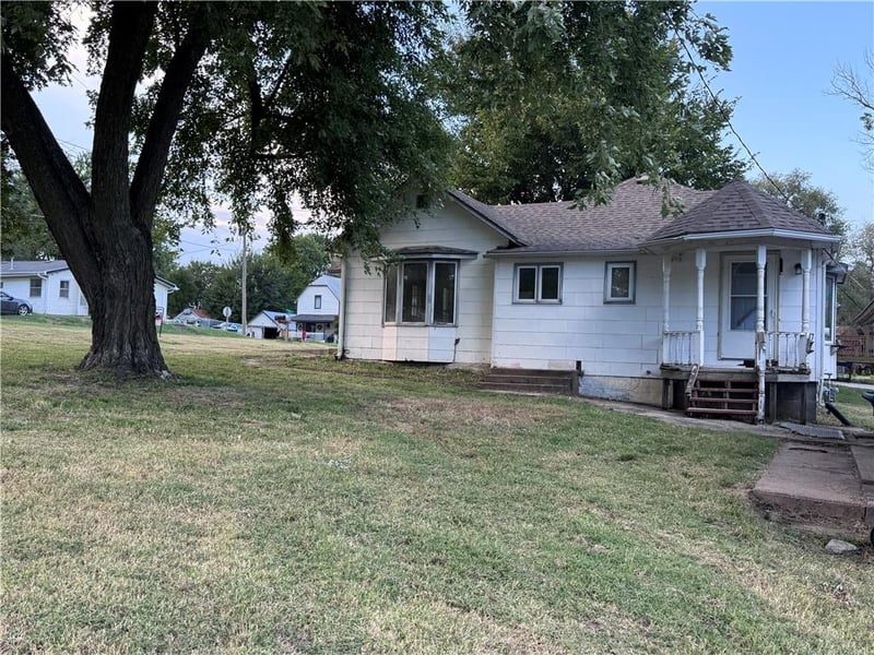 202 N Osage St, Nortonville, KS 66060