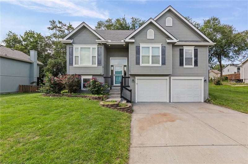 1100 Susan St, Kearney, MO 64060