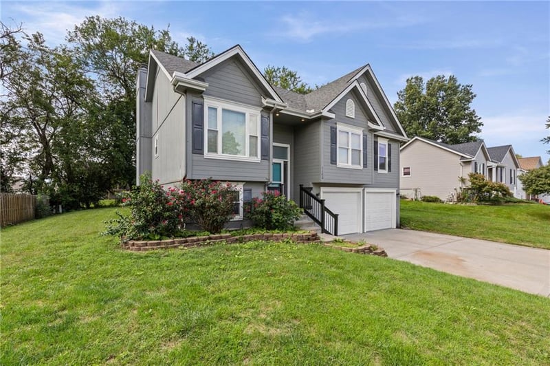 1100 Susan St, Kearney, MO 64060