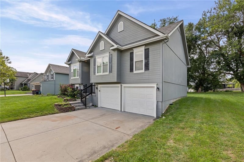 1100 Susan St, Kearney, MO 64060