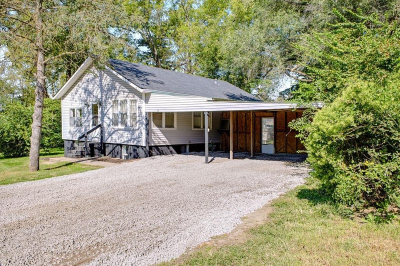 3412 S 11th Street Rd, St Joseph, MO 64503