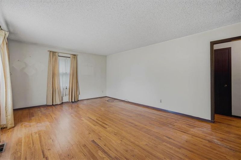 2115 SE Jefferson St, Topeka, KS 66605
