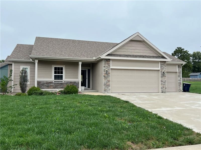 11901 Tracy Ave N, Kansas City, MO 64155