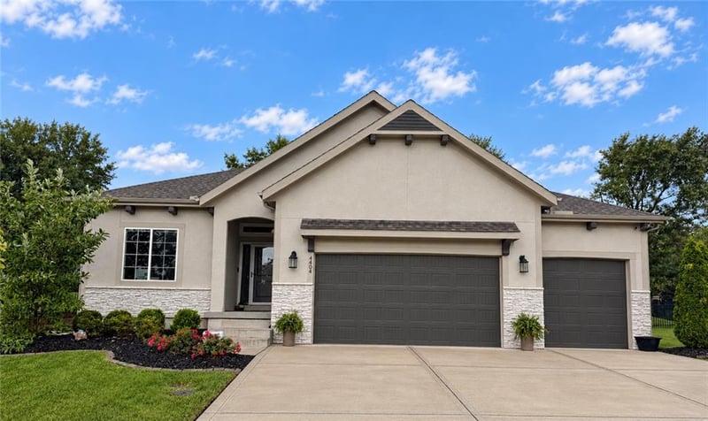 4404 SW Nautilus Pl, Lee's Summit, MO 64082