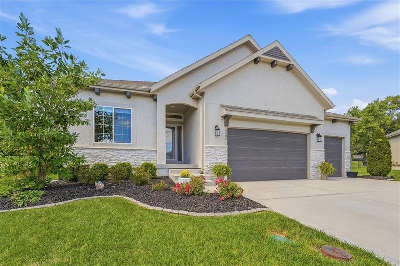 4404 SW Nautilus Pl, Lee's Summit, MO 64082