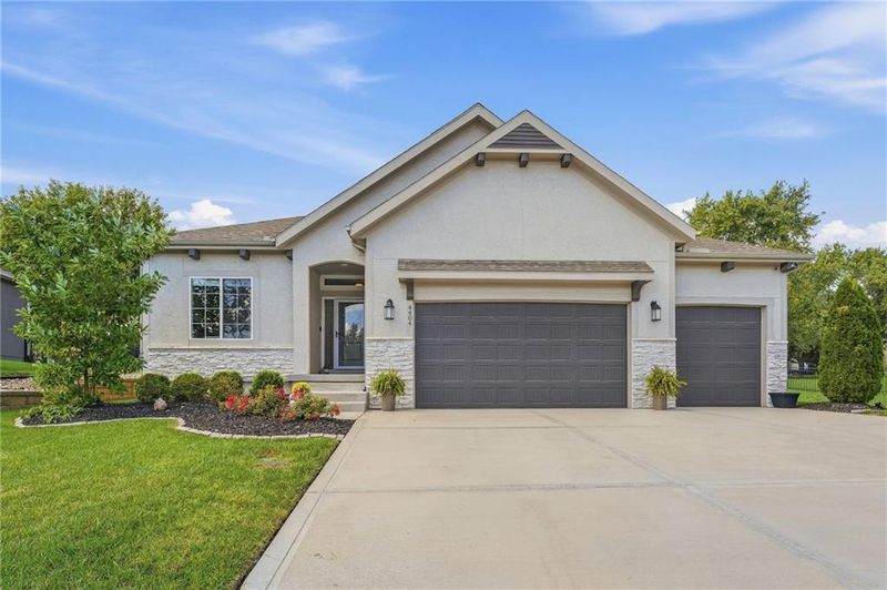 4404 SW Nautilus Pl, Lee's Summit, MO 64082