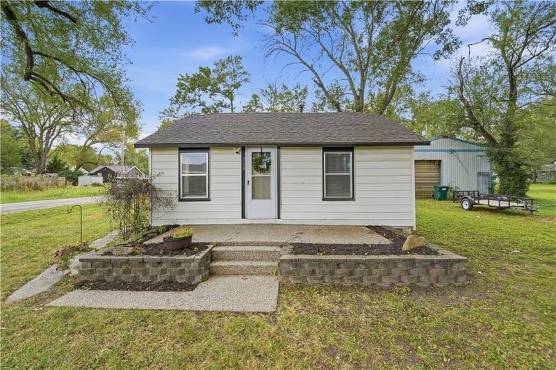 208 S Ohio St, Archie, MO 64725