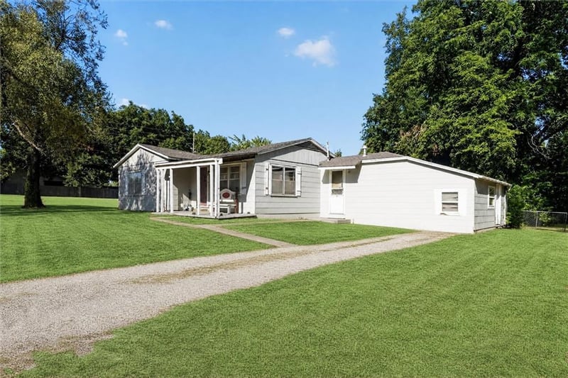 2412 N 10th St, Independence, KS 67301
