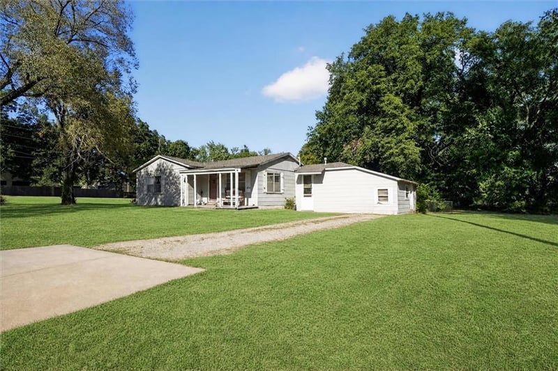 2412 N 10th St, Independence, KS 67301