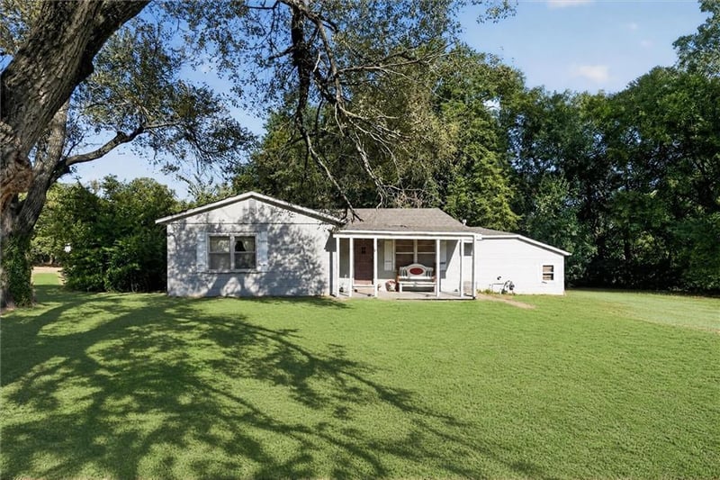 2412 N 10th St, Independence, KS 67301