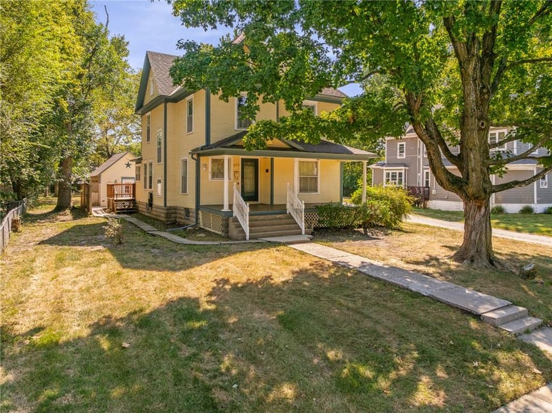 553 E Park St, Olathe, KS 66061
