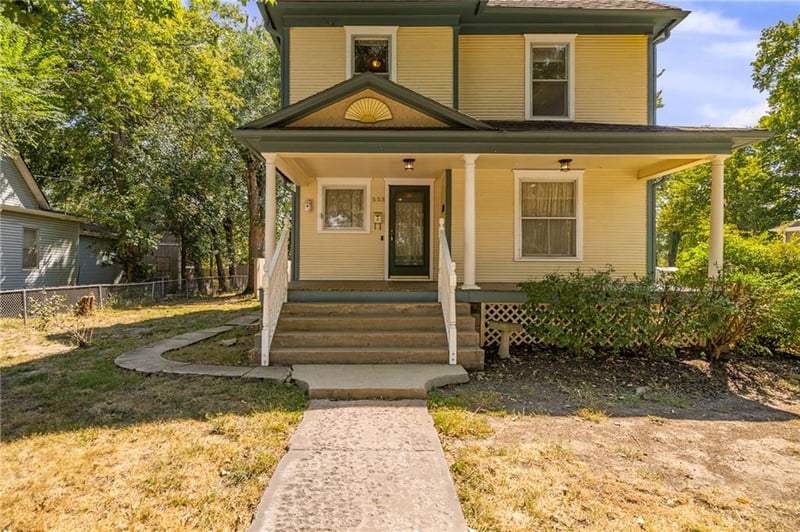 553 E Park St, Olathe, KS 66061