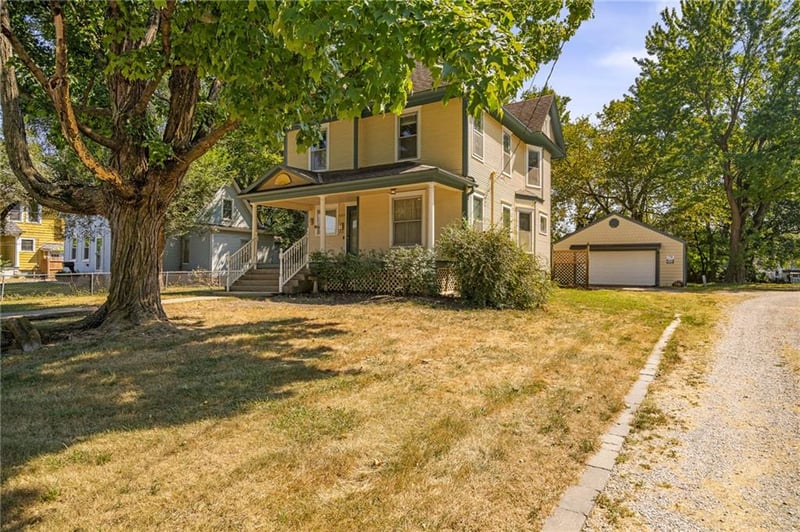 553 E Park St, Olathe, KS 66061