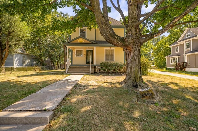 553 E Park St, Olathe, KS 66061