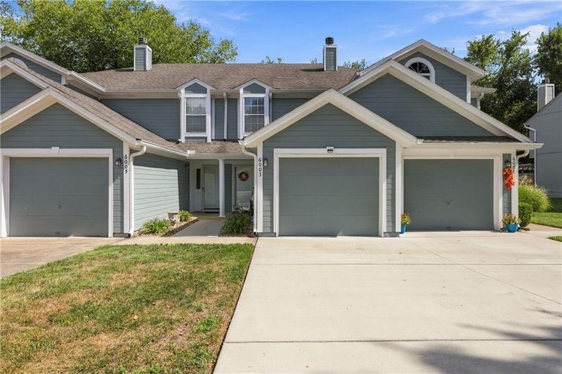 6003 NE Moonstone Dr, Lee's Summit, MO 64064
