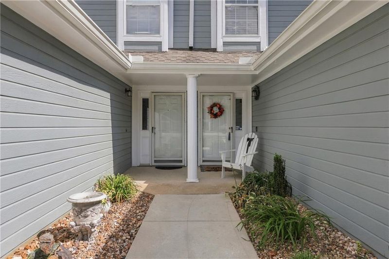 6003 NE Moonstone Dr, Lee's Summit, MO 64064