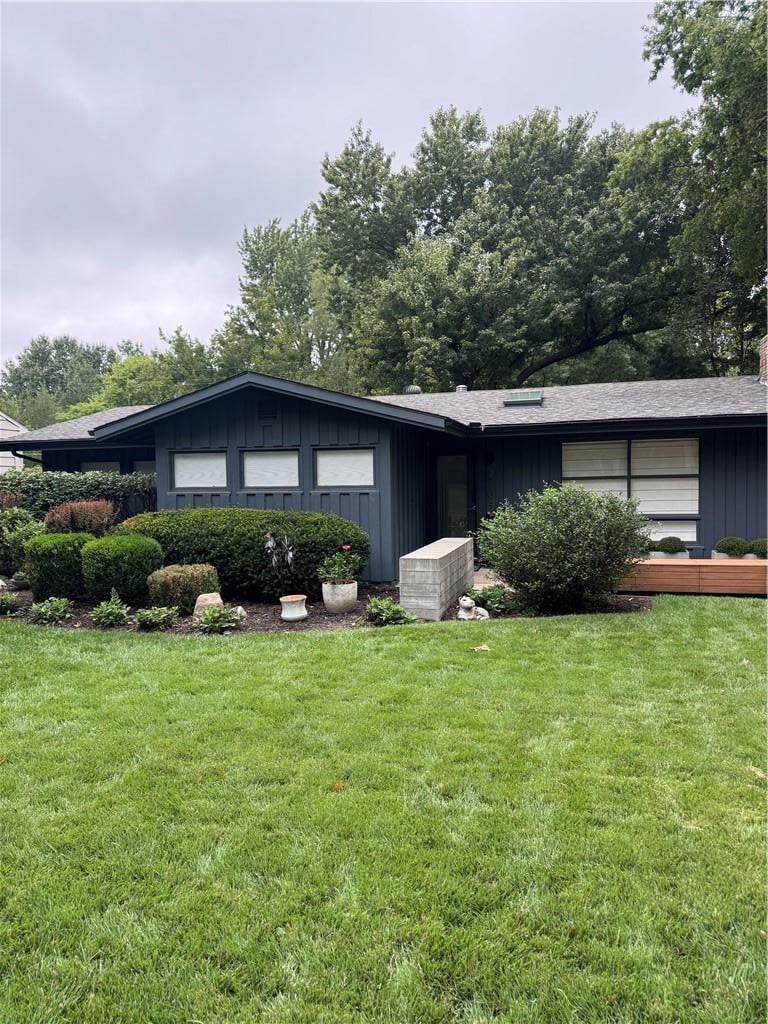 7704 Tomahawk Rd, Prairie Village, KS 66208