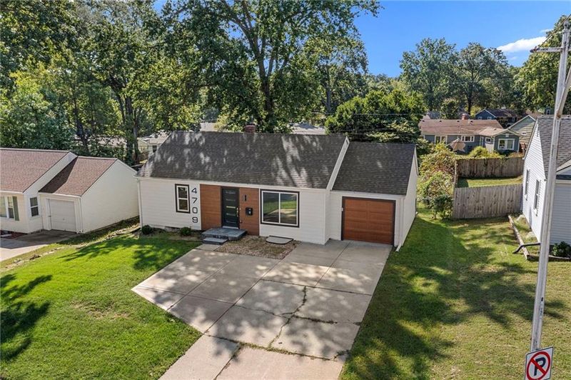 4709 W 75th St, Prairie Village, KS 66208