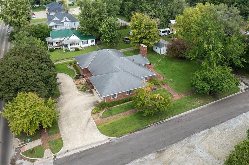 700 N Alanthus Ave, Stanberry, MO 64489