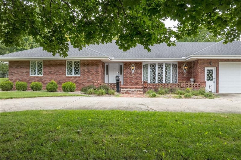 700 N Alanthus Ave, Stanberry, MO 64489