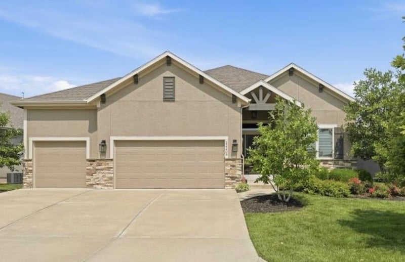 22208 W 121st St, Olathe, KS 66061