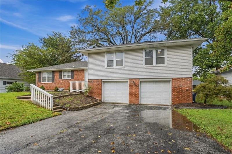 3238 N Chippewa Dr, Kansas City, MO 64116