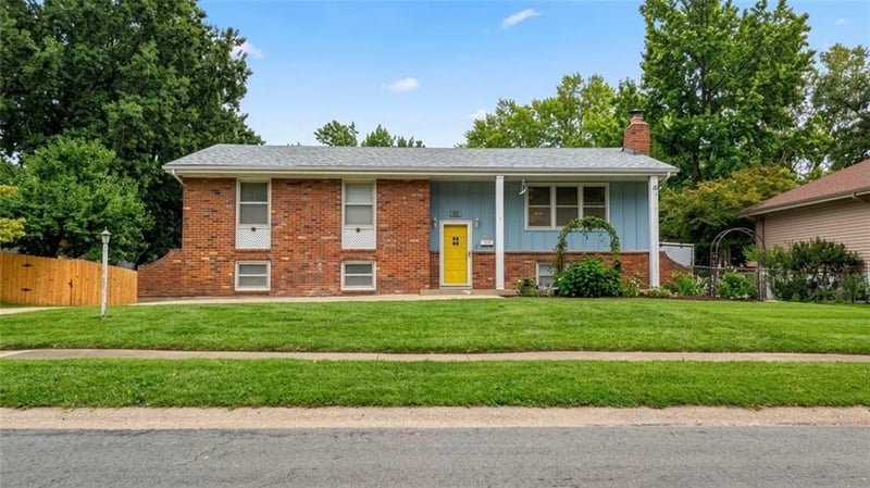 207 SW Craigmont Dr, Lee's Summit, MO 64081