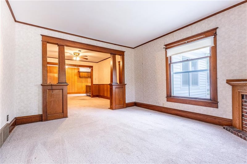 210 E Shawnee St, Paola, KS 66071
