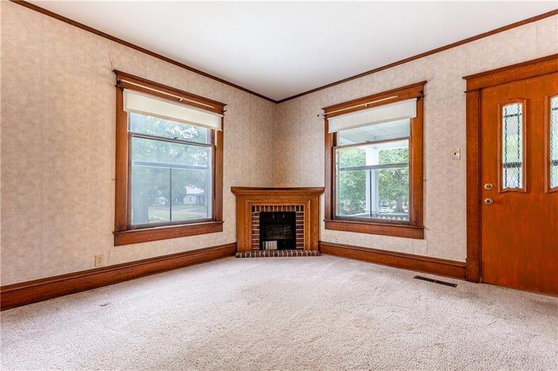 210 E Shawnee St, Paola, KS 66071
