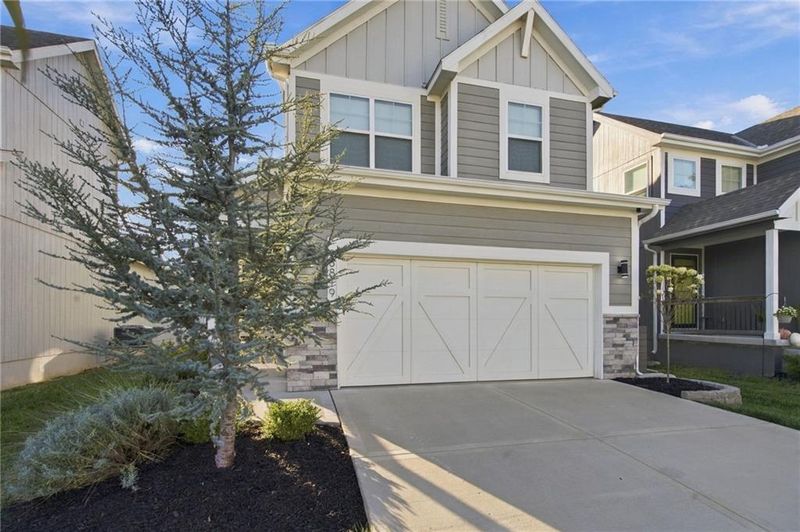 8819 SW 9th St, Blue Springs, MO 64064
