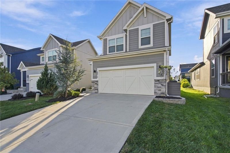 8819 SW 9th St, Blue Springs, MO 64064
