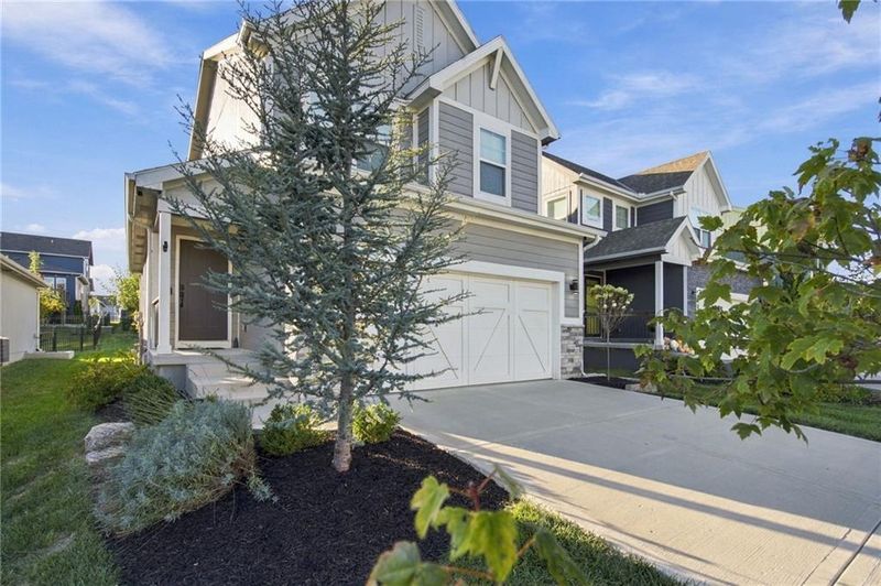 8819 SW 9th St, Blue Springs, MO 64064