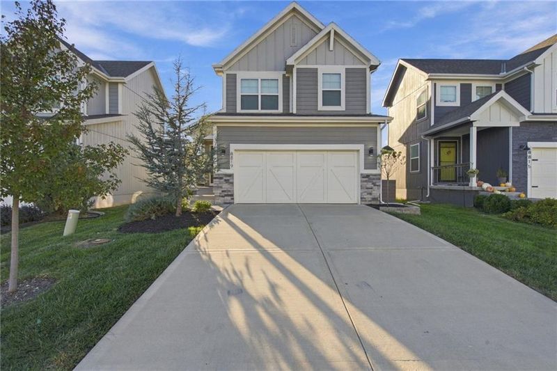 8819 SW 9th St, Blue Springs, MO 64064