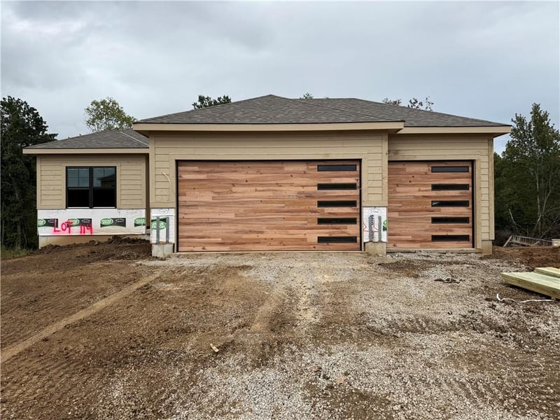 2116 Deerfield Ter, Liberty, MO 64068