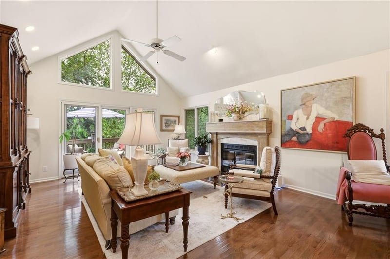 10330 S Clubside Ct, Olathe, KS 66061