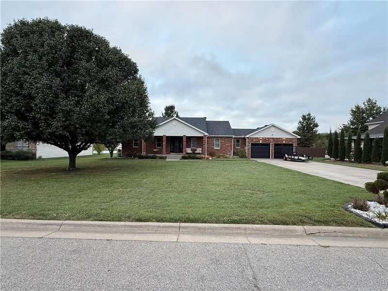 112 Johns Ct, Frontenac, KS 66763
