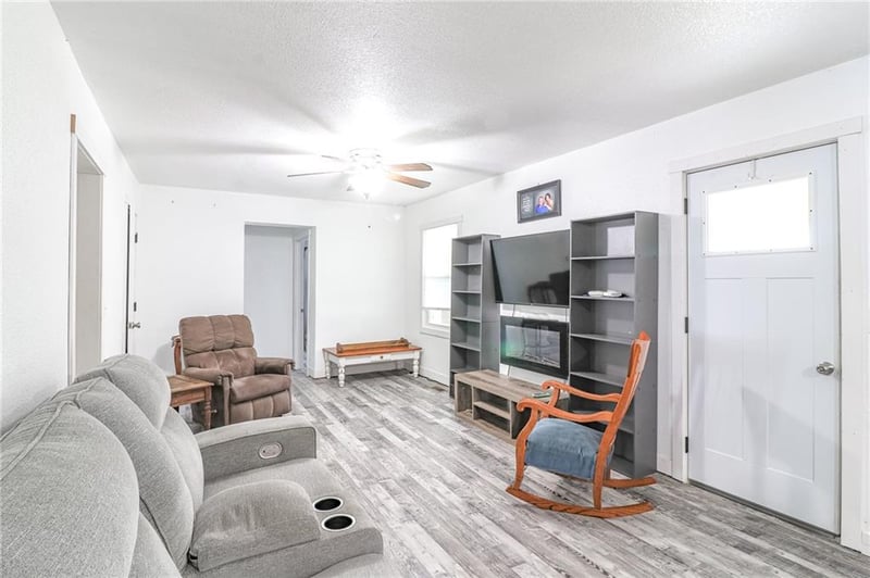 214 E 1st St, Appleton City, MO 64724