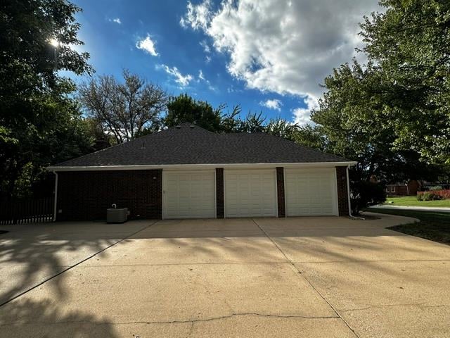 14744 S Village Dr, Olathe, KS 66062