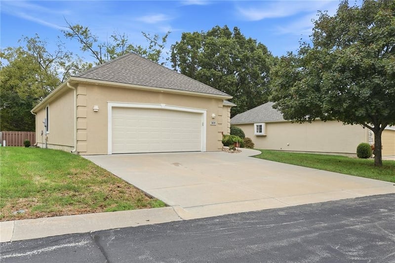 2633 Kensington Pl, Leavenworth, KS 66048