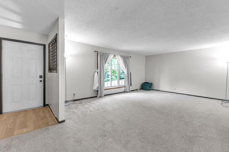 2209 N Leonard Rd, St Joseph, MO 64506