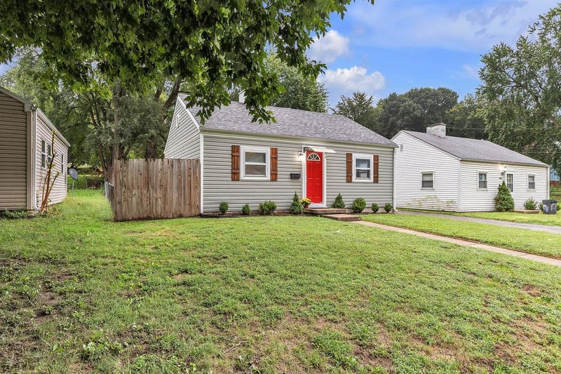 1909 S 22nd St, St Joseph, MO 64507