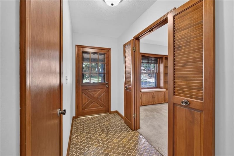 808 NW 10th St, Blue Springs, MO 64015