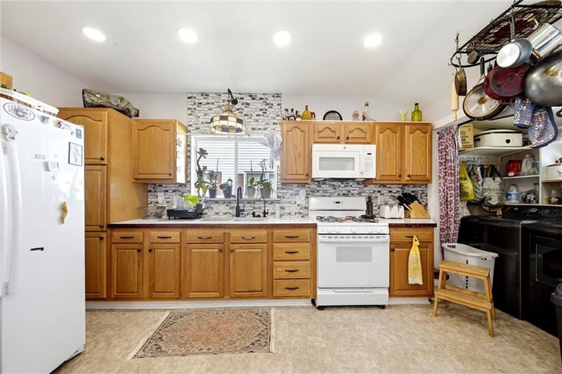 409 Elm St, Perry, KS 66073