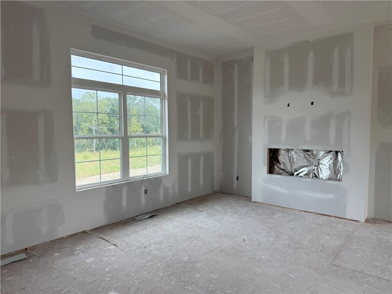 2129 Deerfield Ter, Liberty, MO 64068