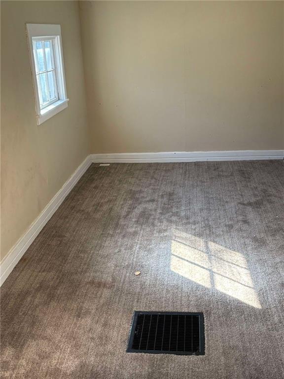 716 E 1st St, Maryville, MO 64468