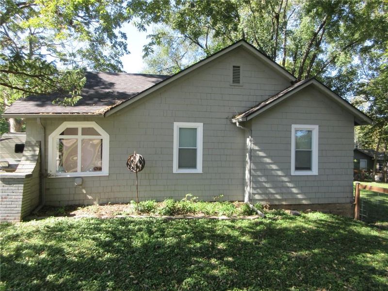 428 E Gudgell Ave, Independence, MO 64055