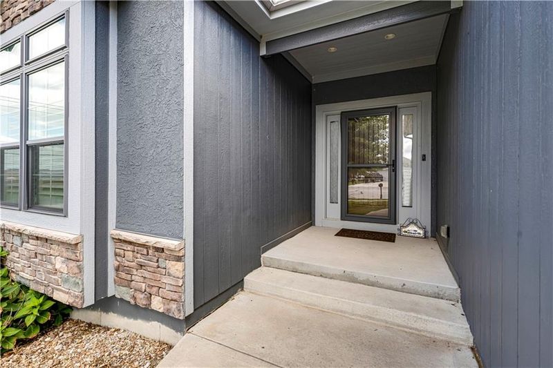 8311 Pickering St, Lenexa, KS 66227